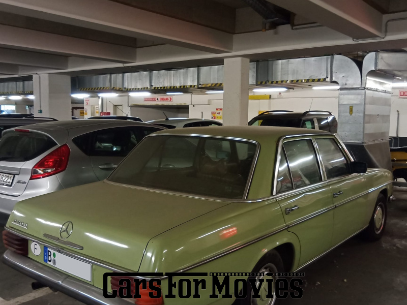 CarsForMovies | Mercedes Benz 220D /8 1973 Deutschland Grün Braun Zivilfahrzeug Limousine Berlin 6883 